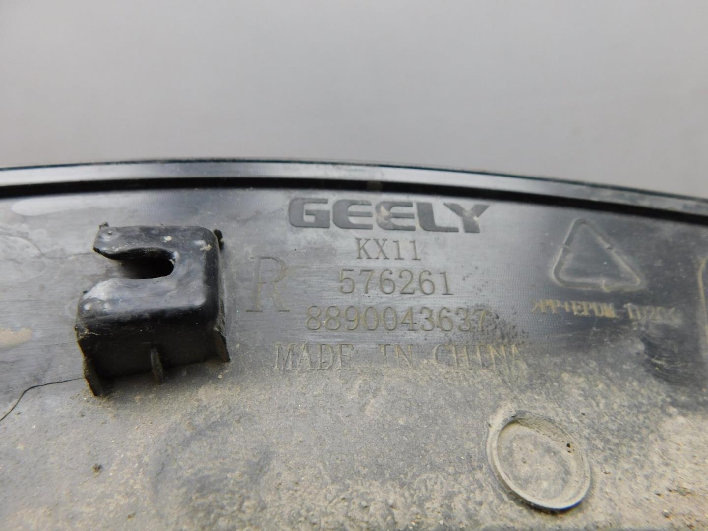 Накладка заднего крыла правого