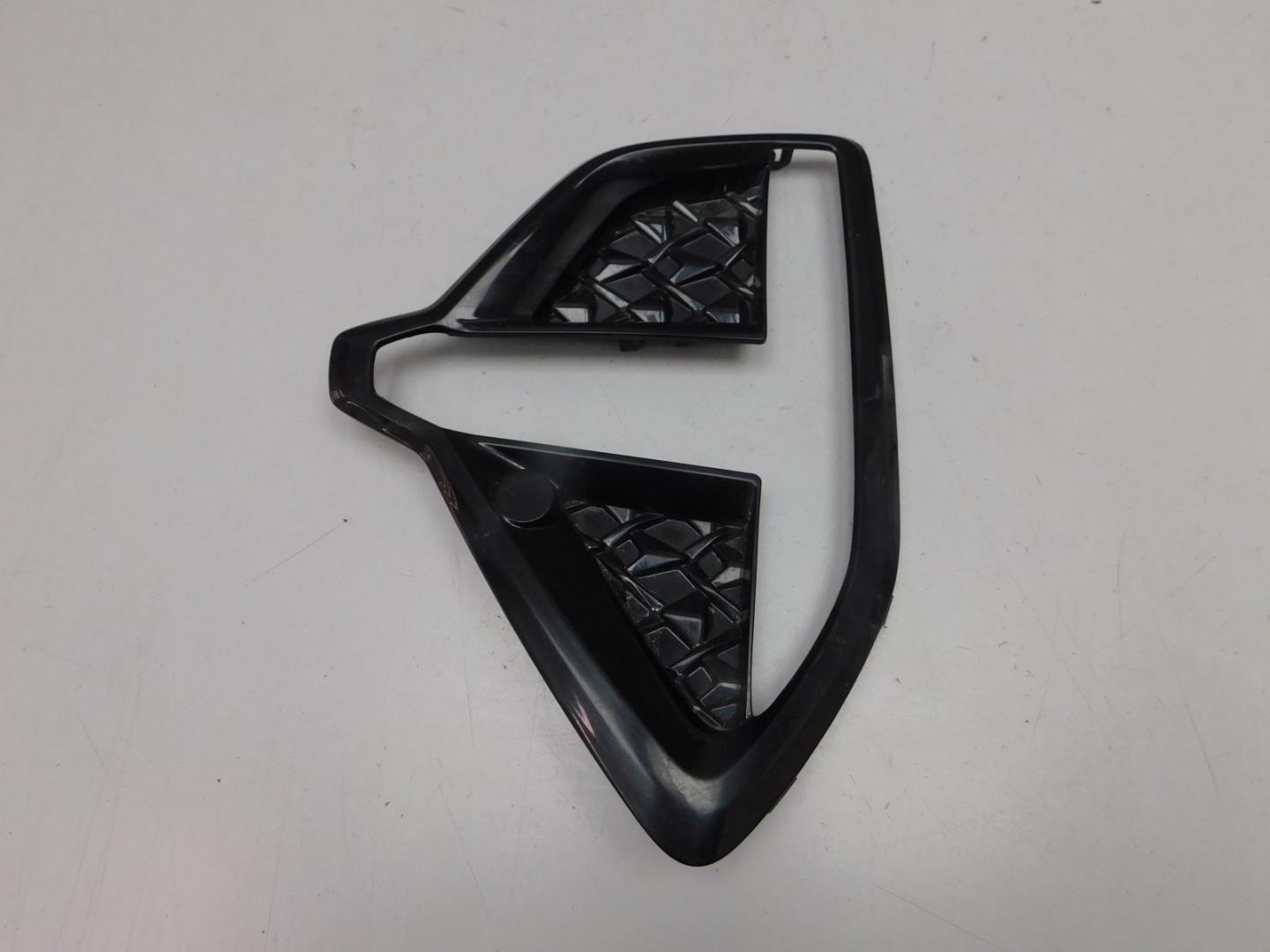 Решетка в бампер левая