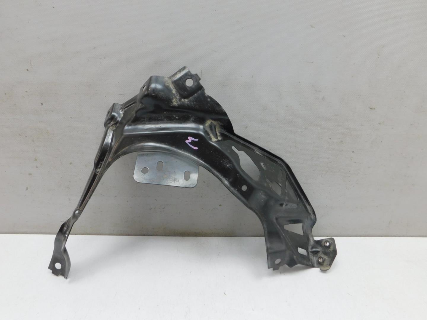 Крепеж фары