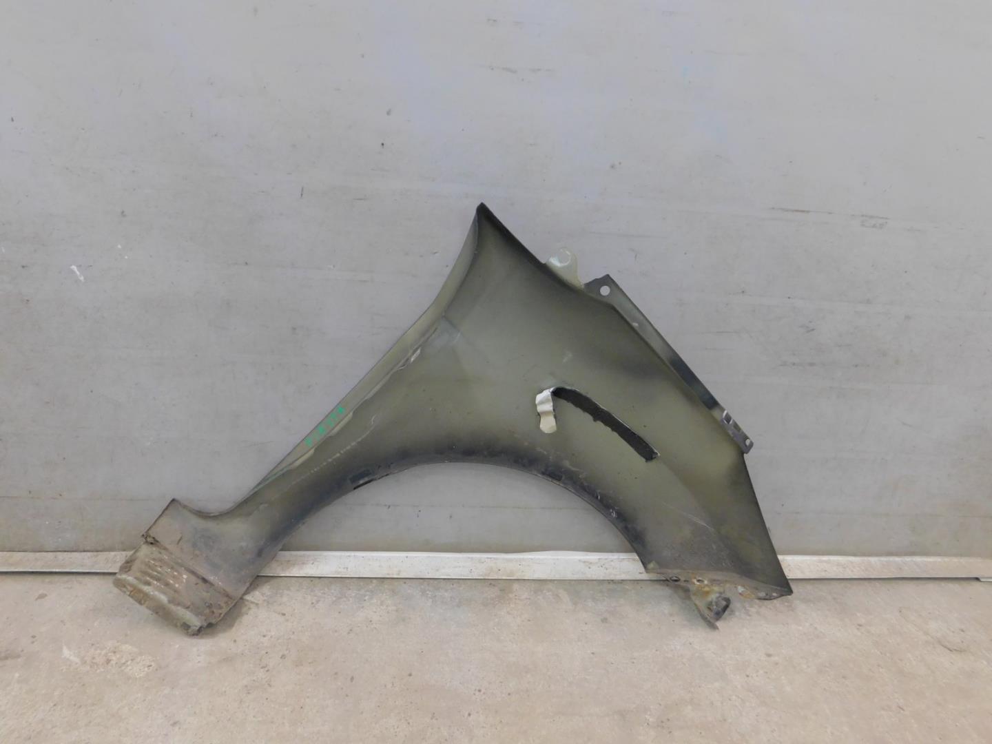 Крыло переднее левое