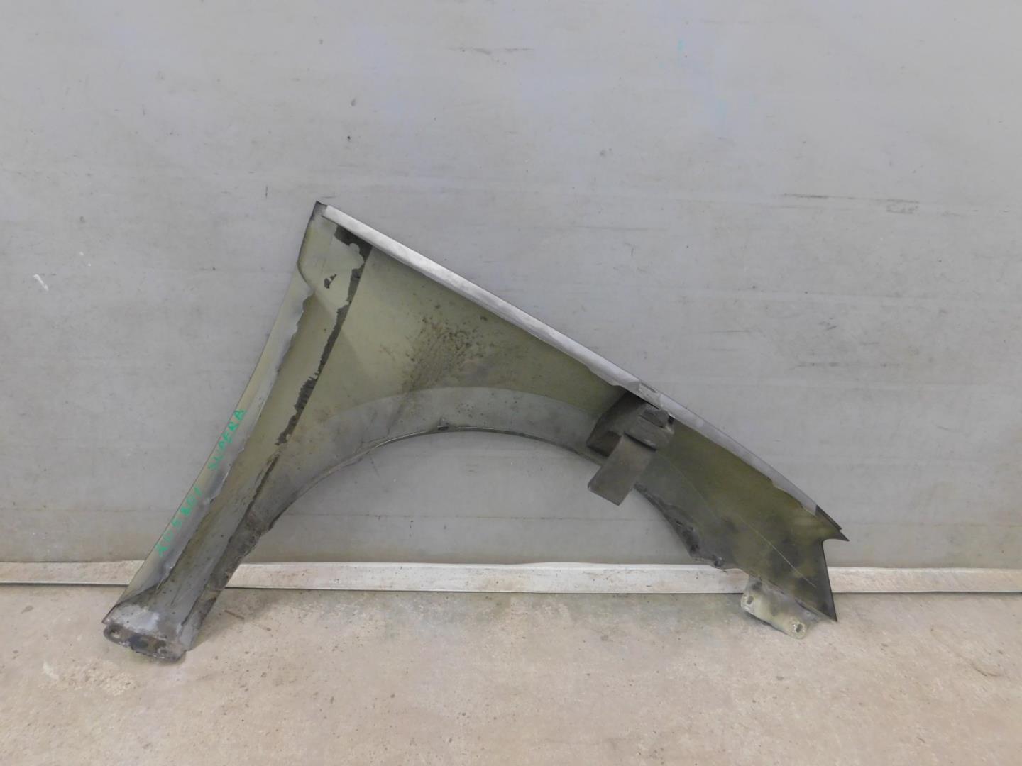 Крыло переднее левое