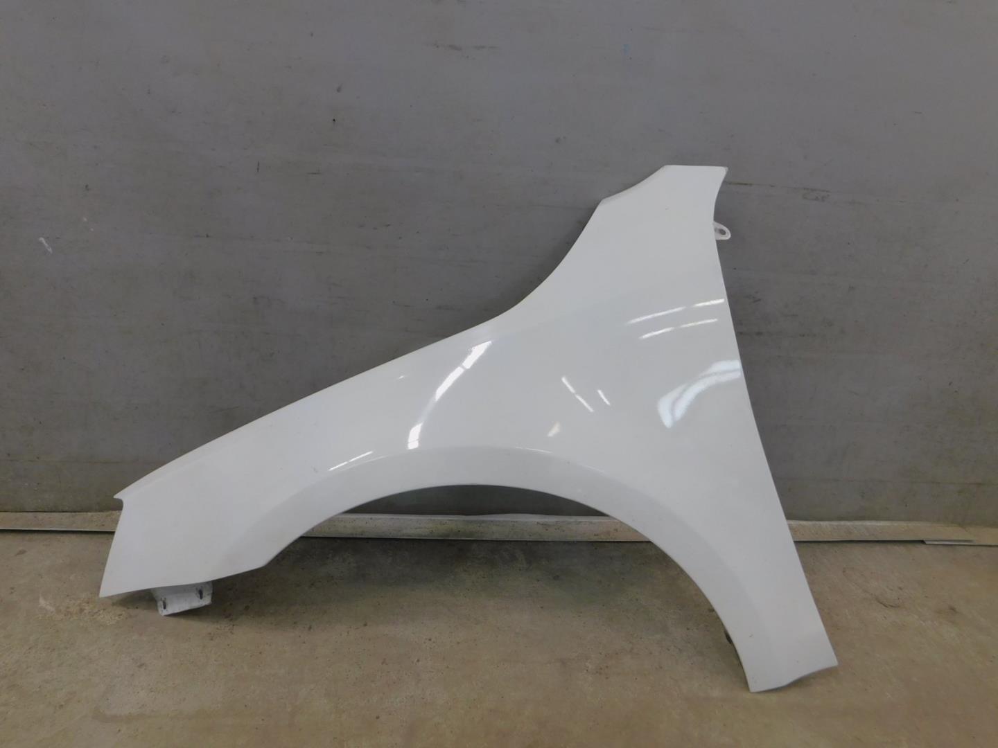 Крыло переднее левое