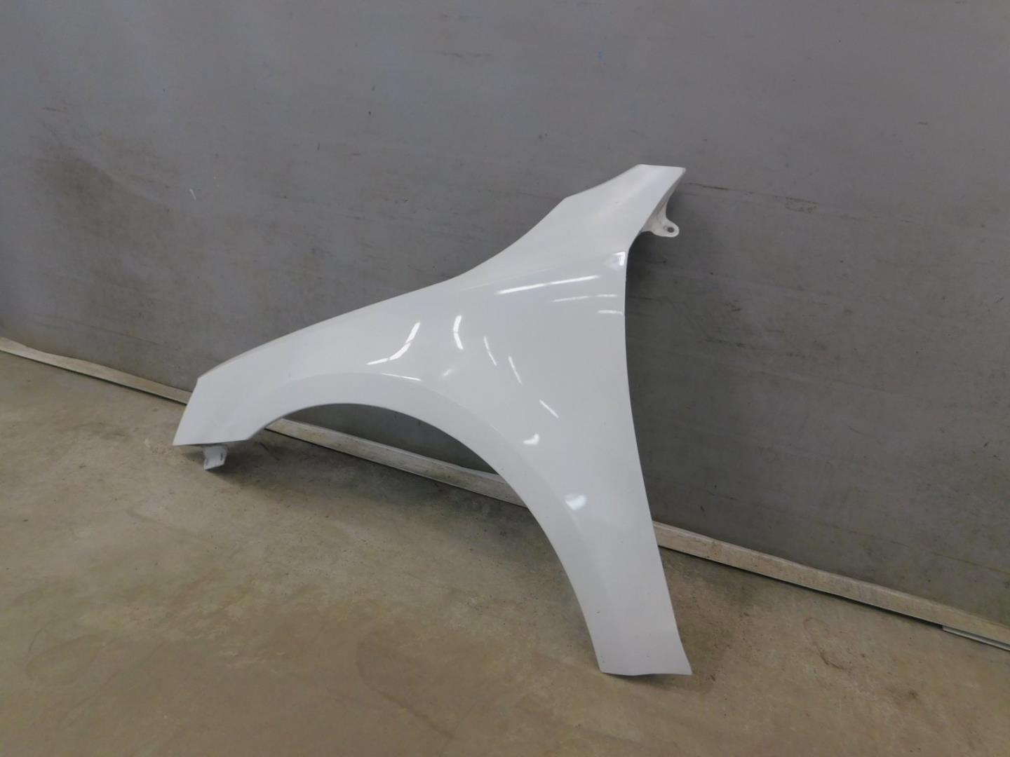 Крыло переднее левое