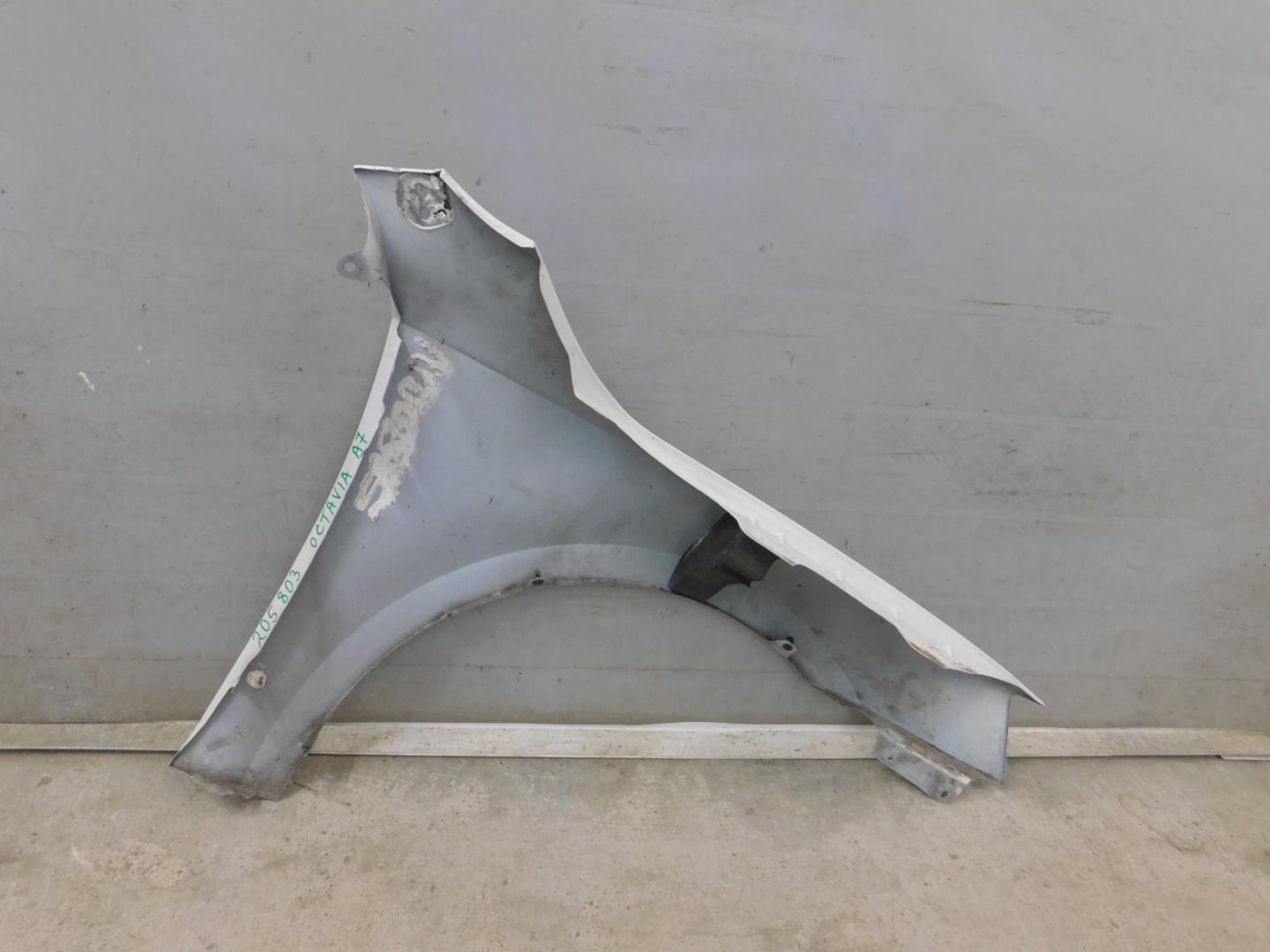 Крыло переднее левое