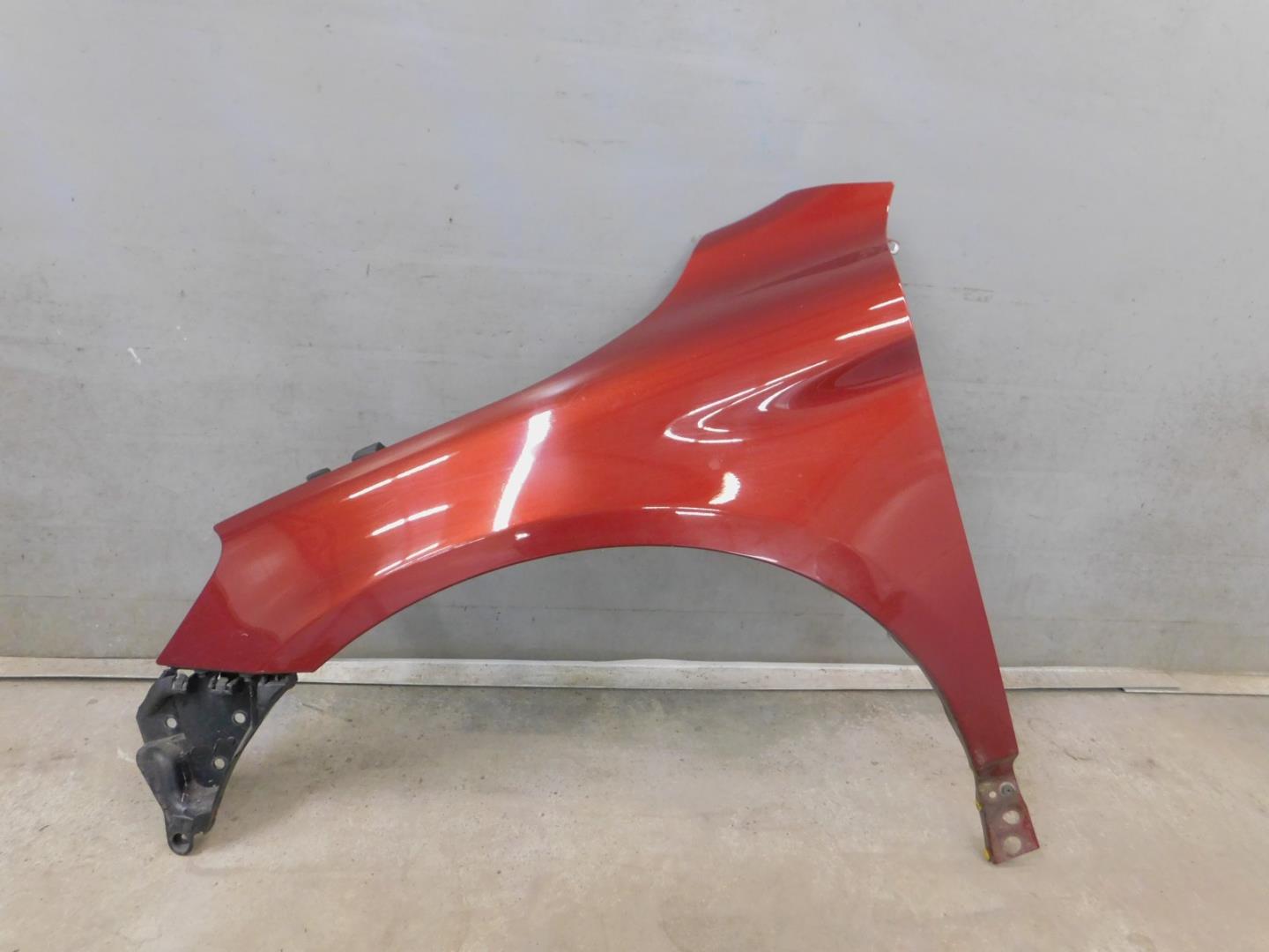 Крыло переднее левое