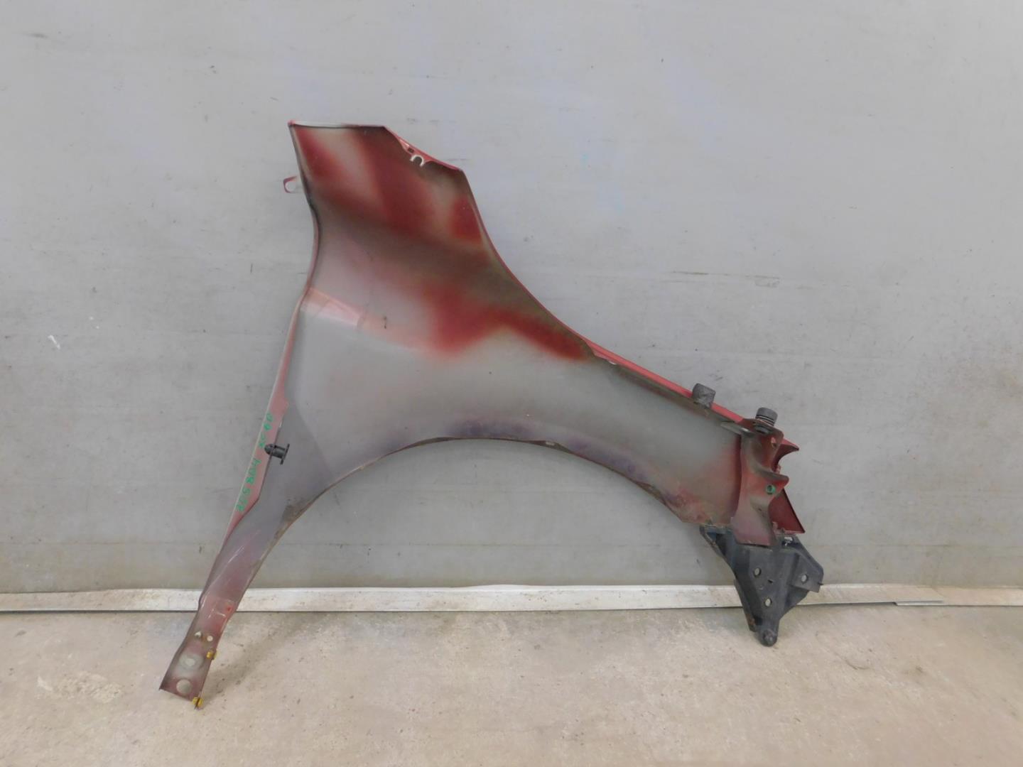 Крыло переднее левое