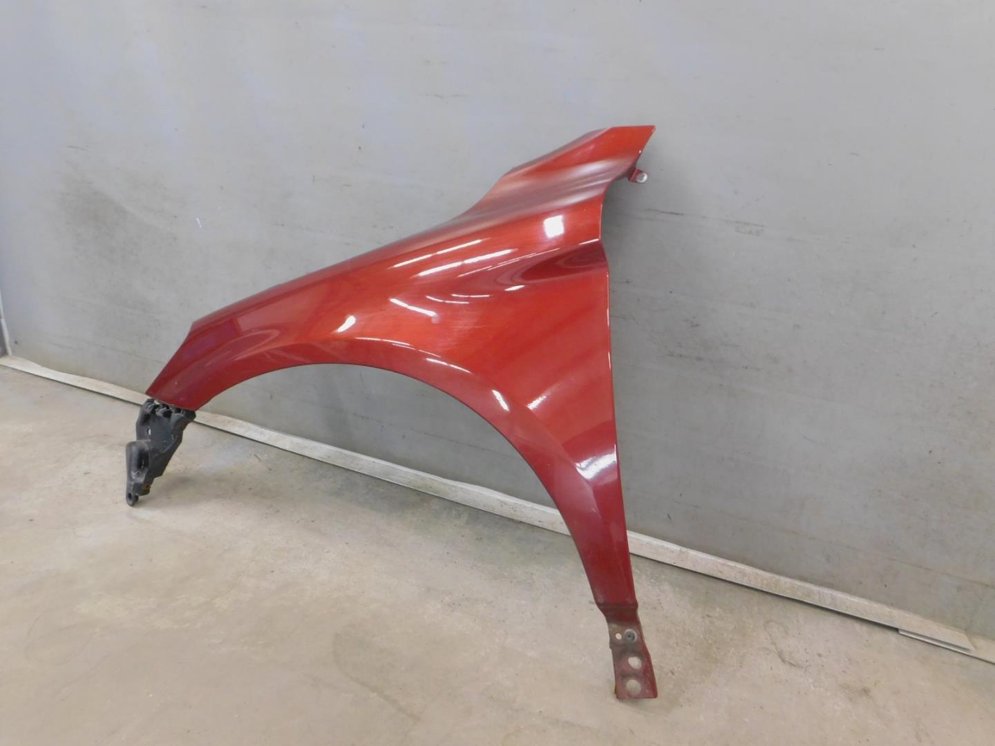 Крыло переднее левое