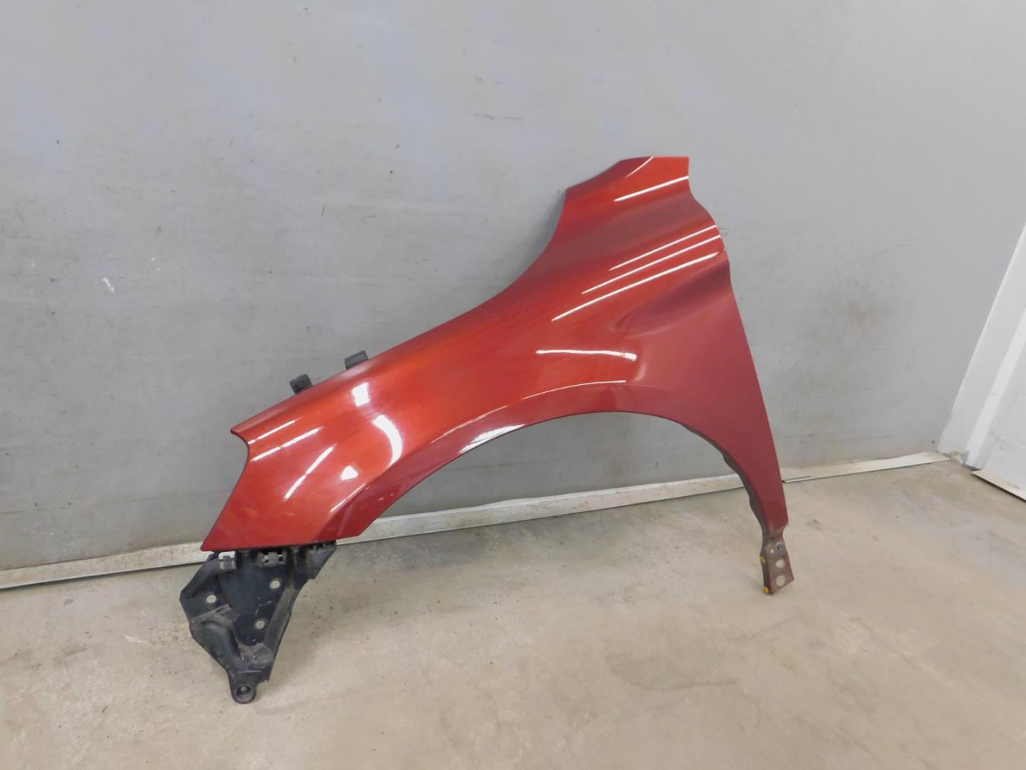 Крыло переднее левое