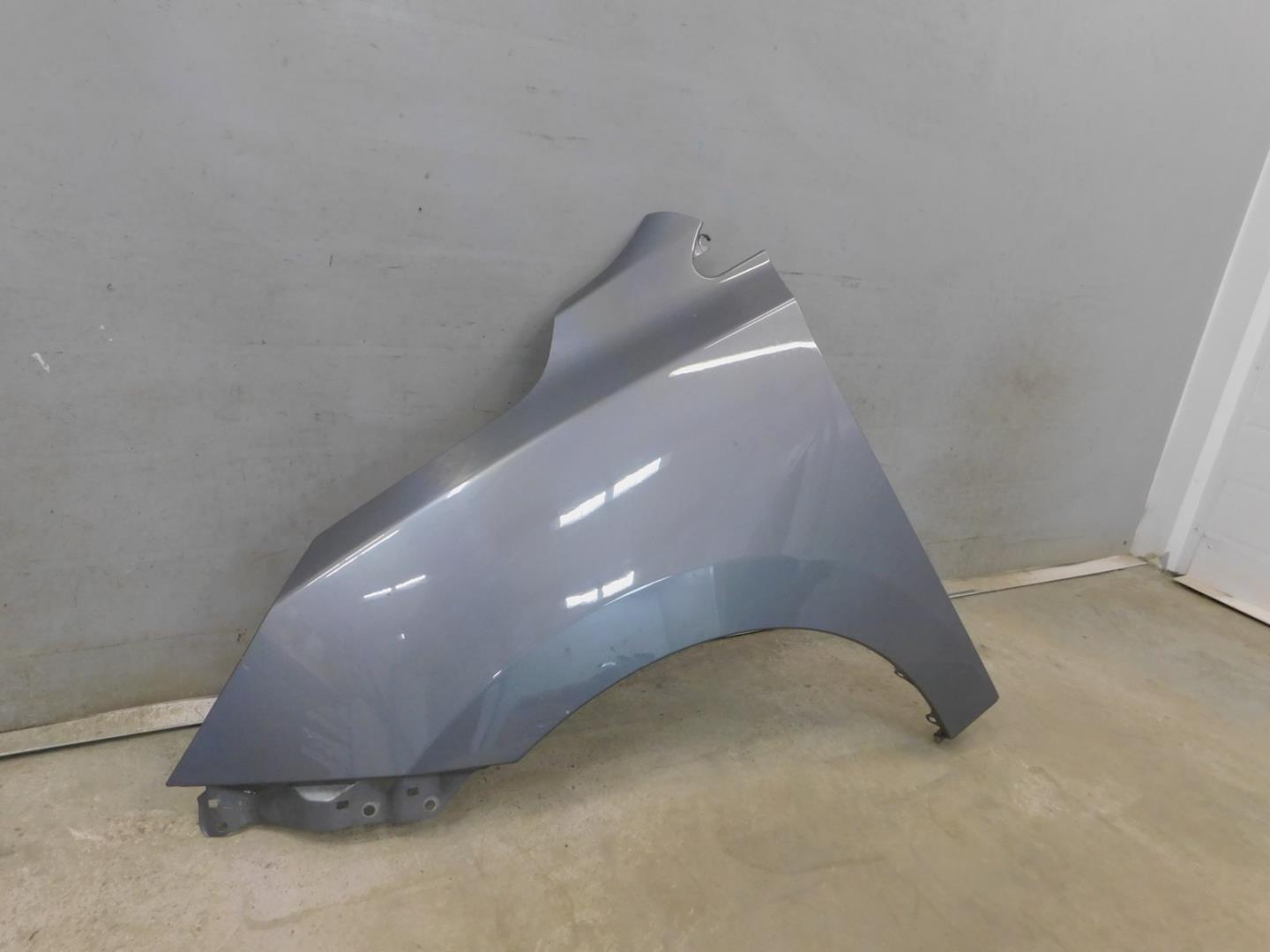 Крыло переднее левое