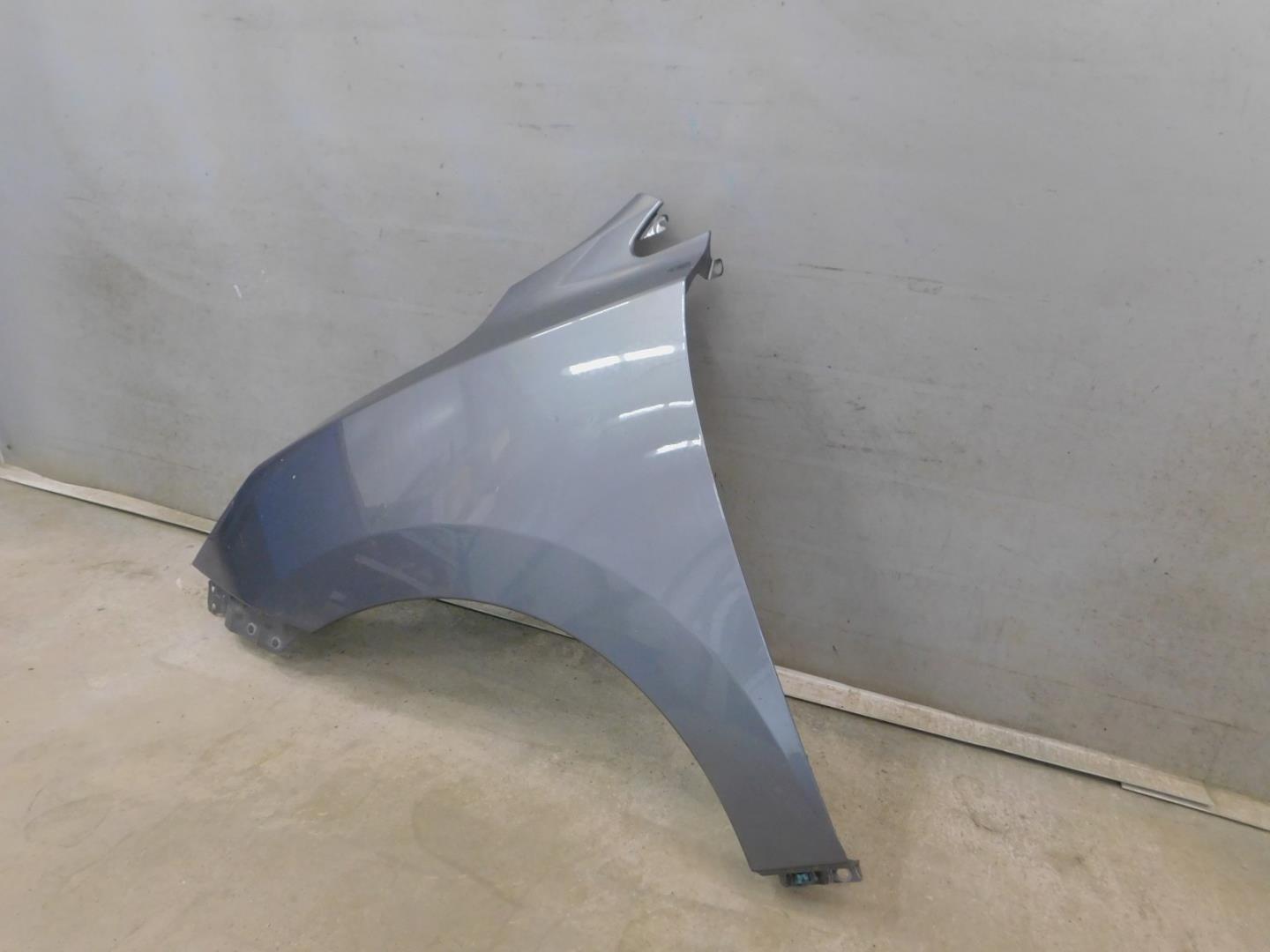 Крыло переднее левое