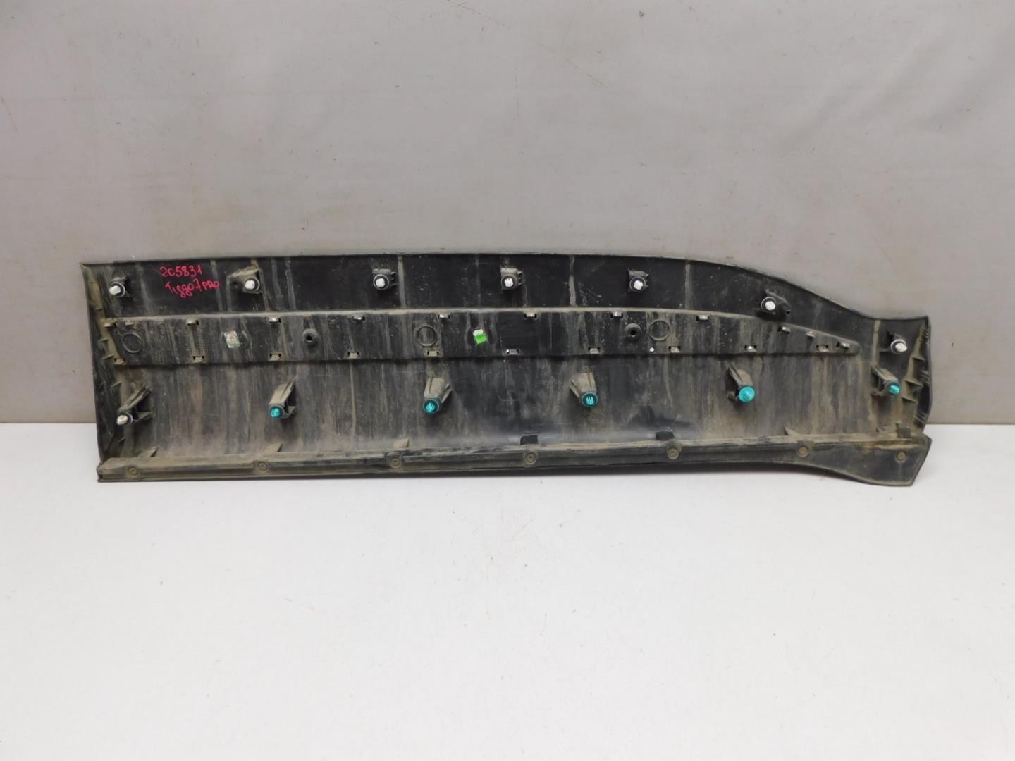 Накладка двери передней левой