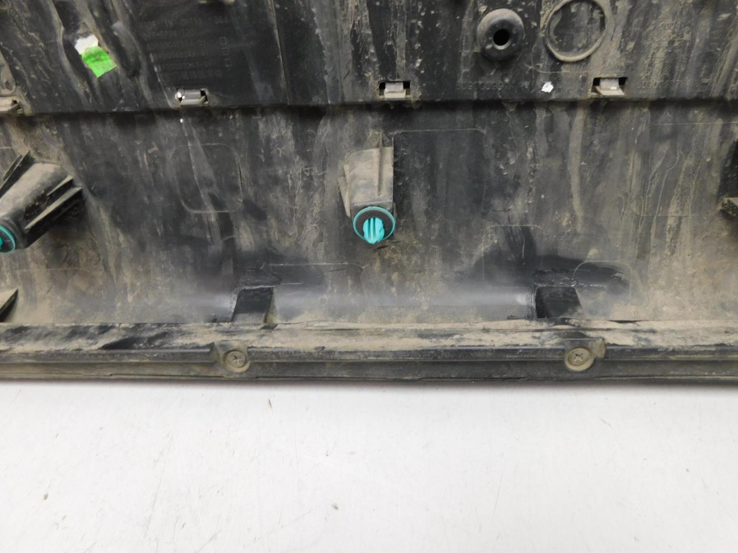 Накладка двери передней левой