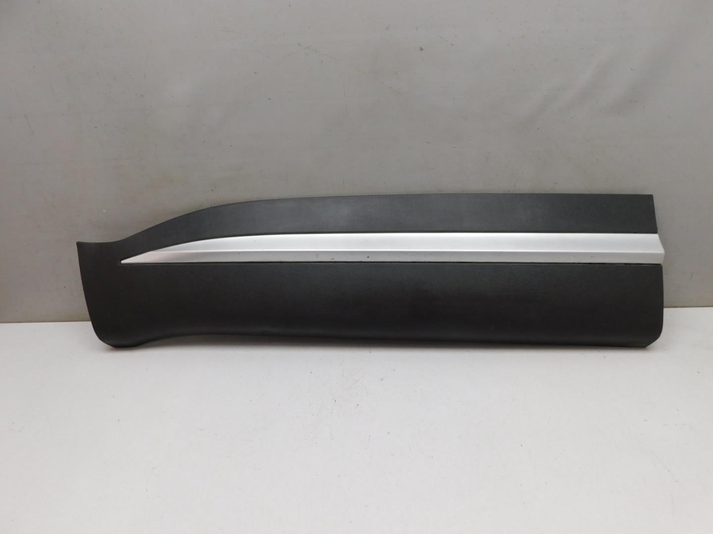 Накладка двери передней левой