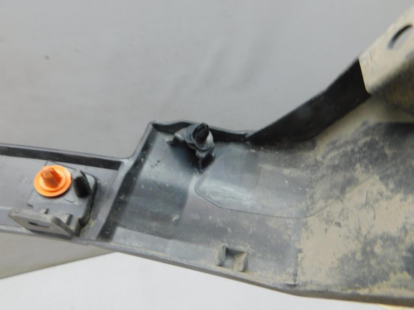 Накладка переднего крыла правого