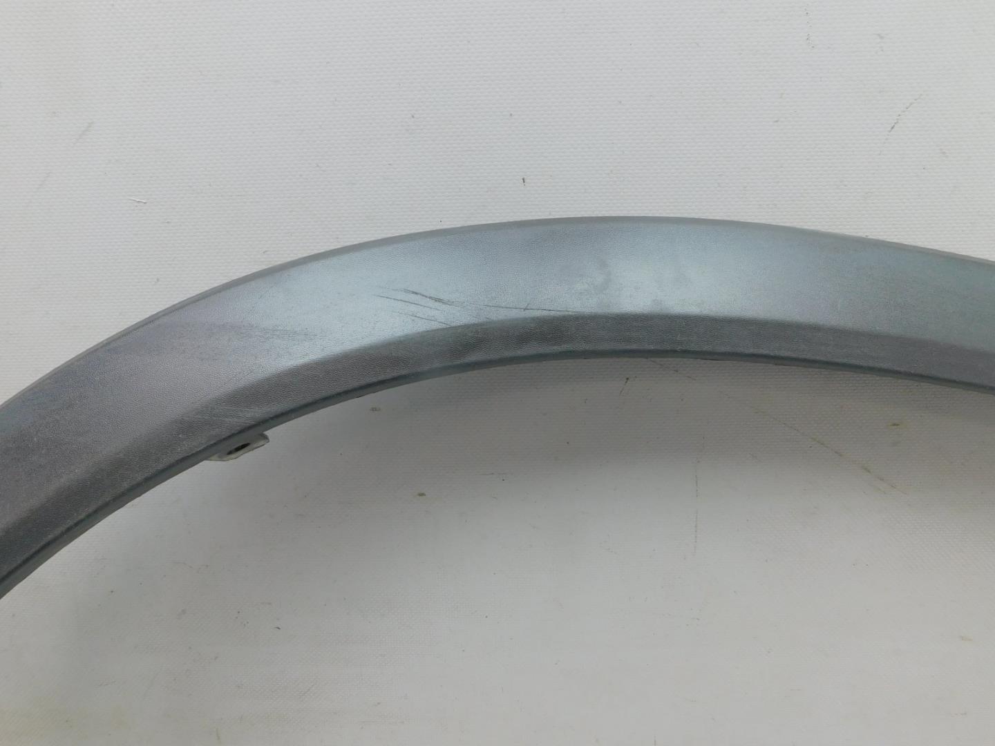 Накладка переднего крыла правого