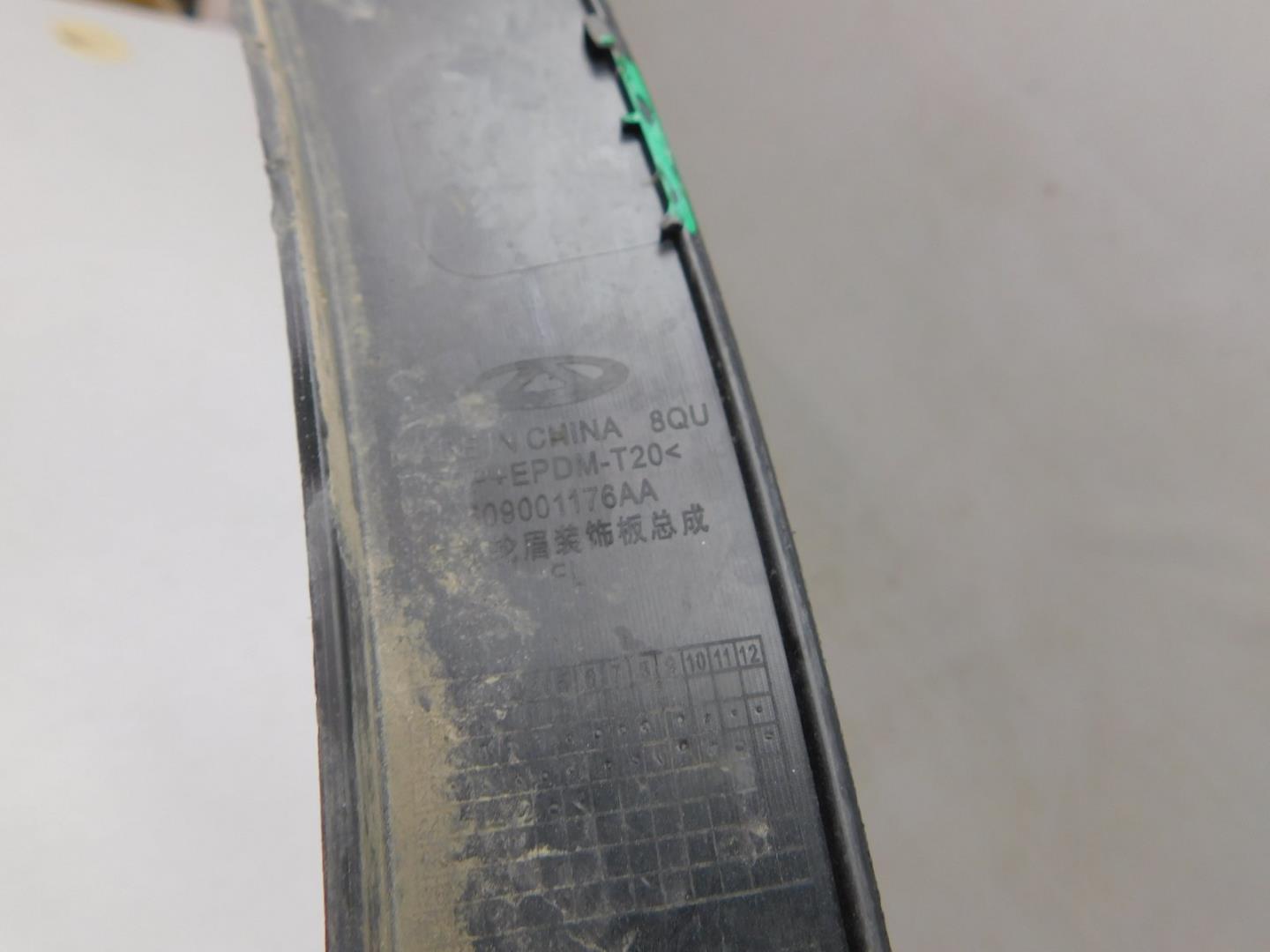 Накладка переднего крыла левого