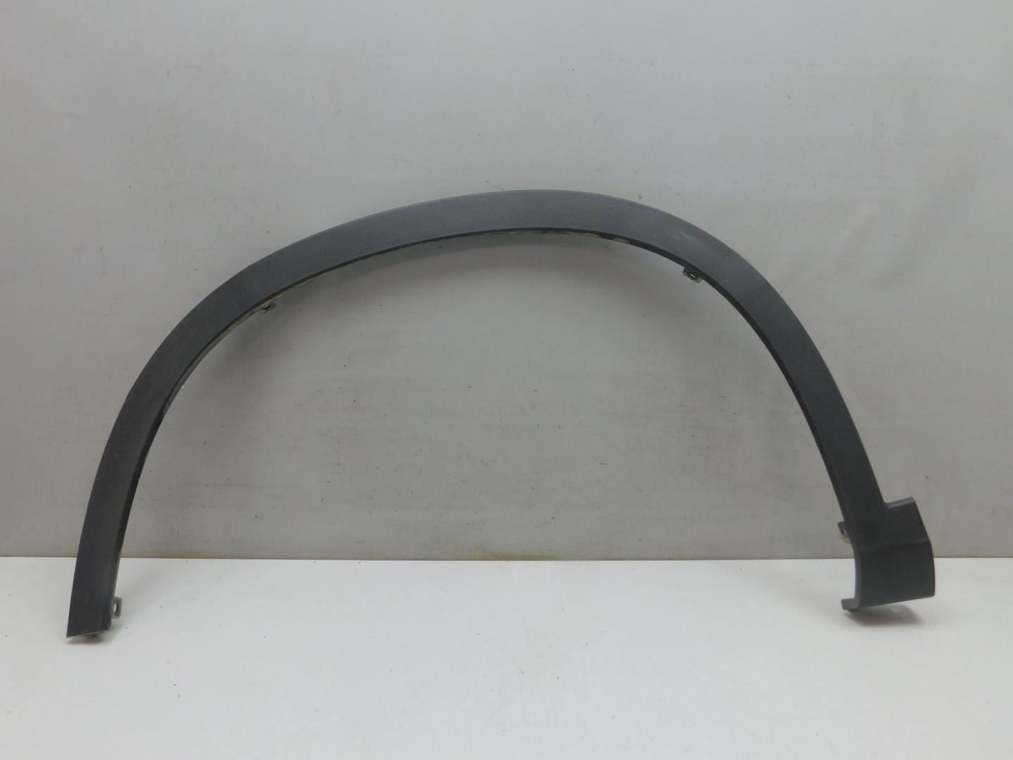 Накладка крыла переднего левого