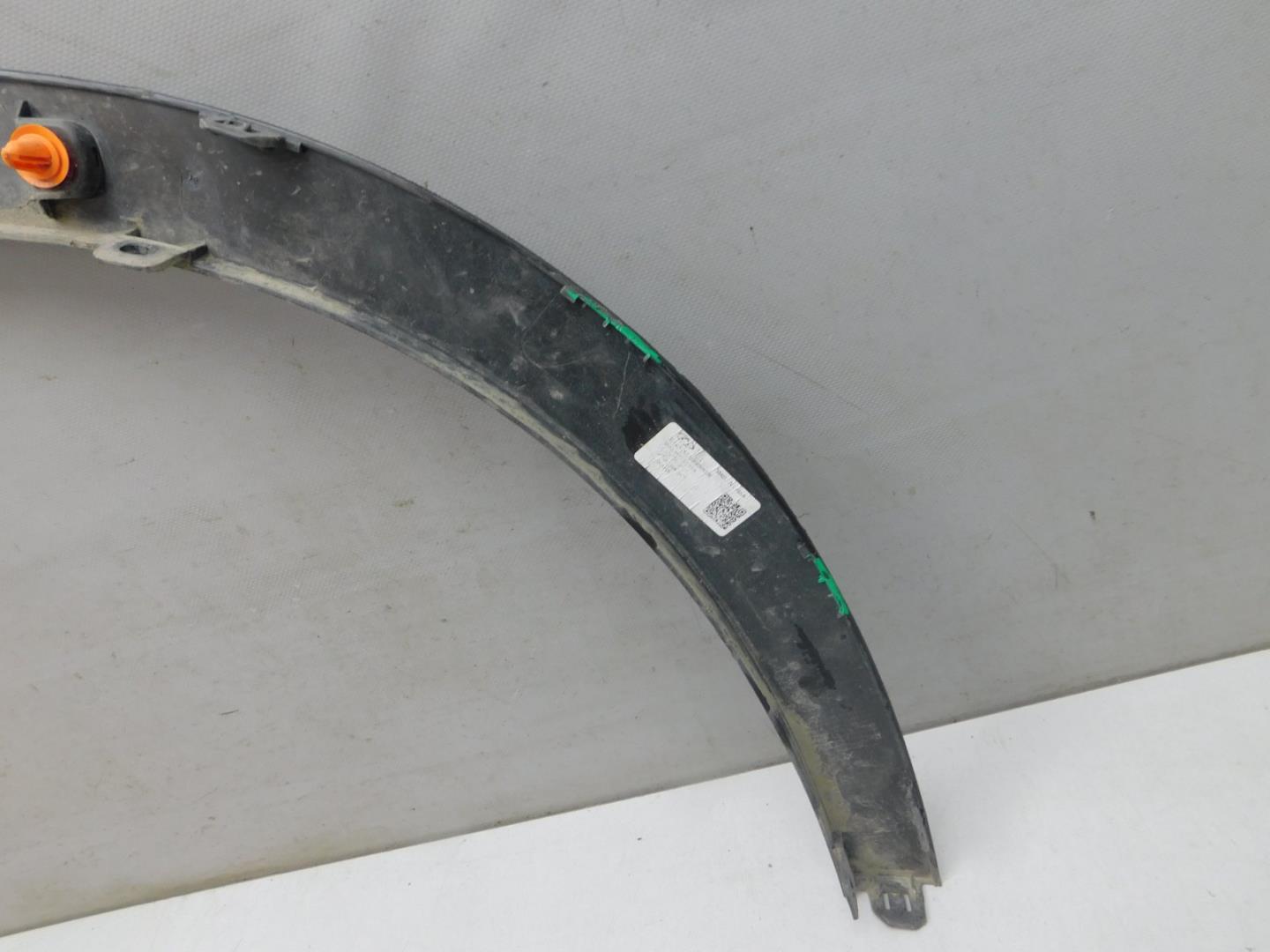 Накладка крыла переднего левого