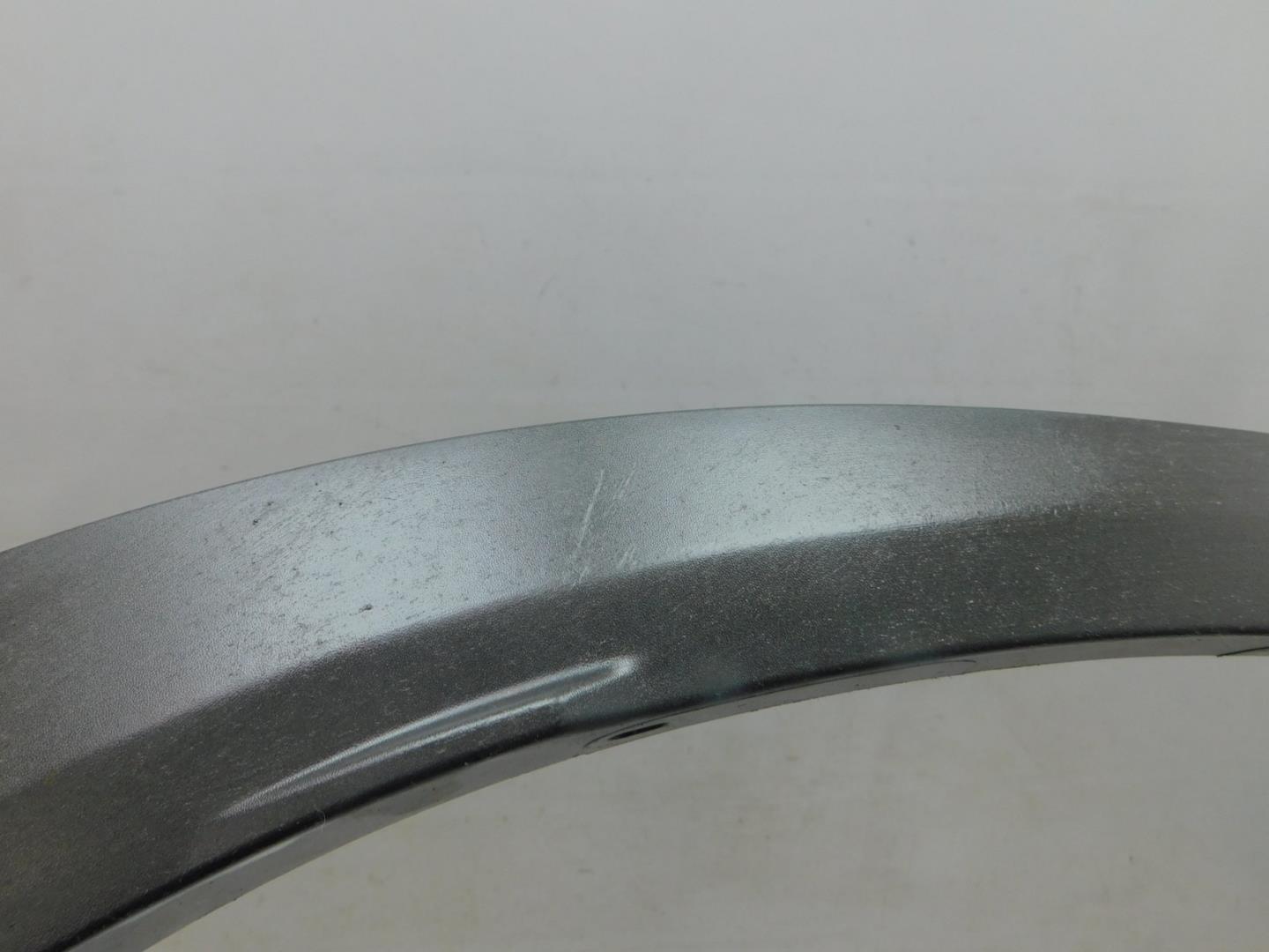 Накладка заднего крыла левого