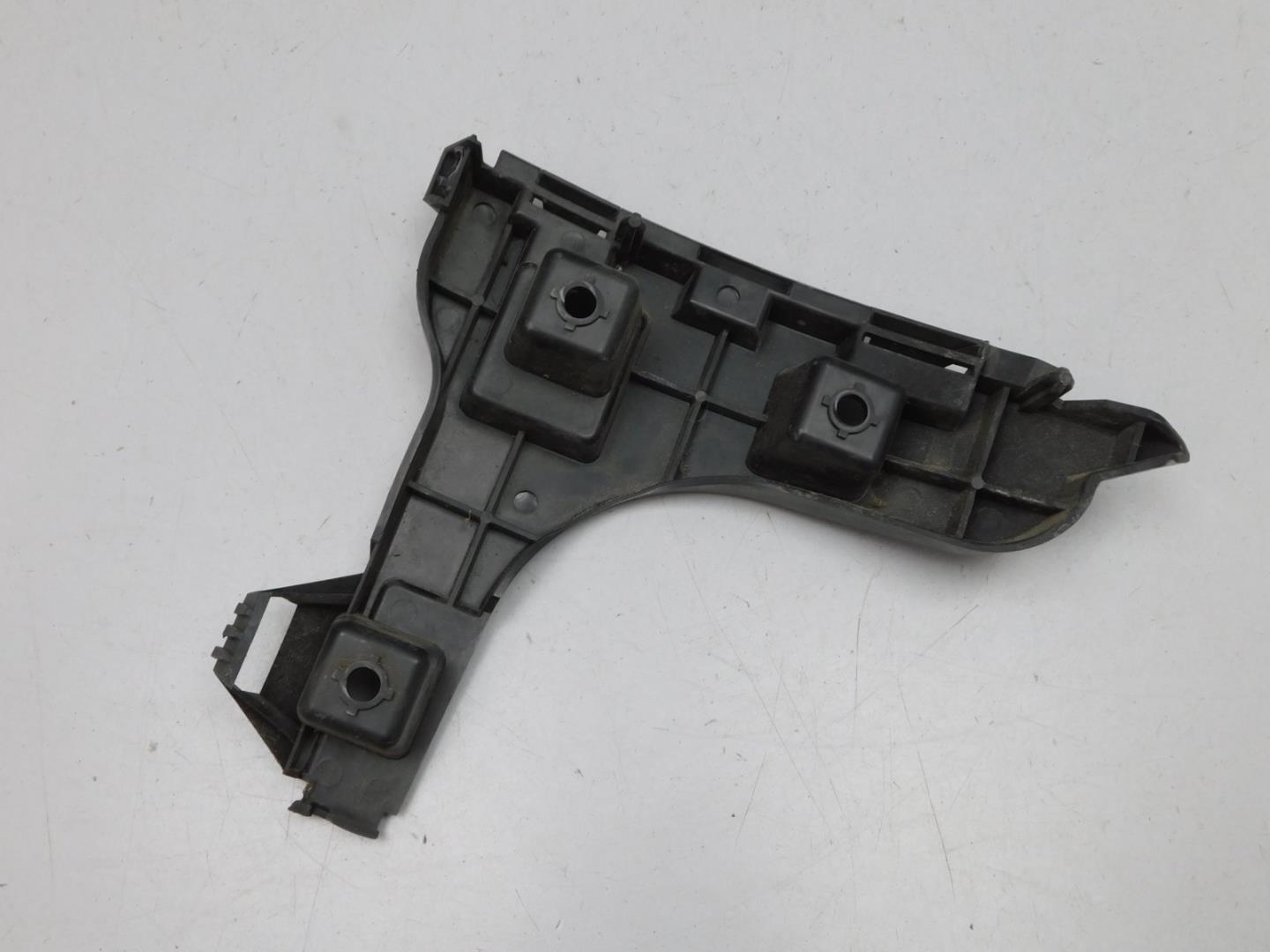 Кронштейн заднего бампера