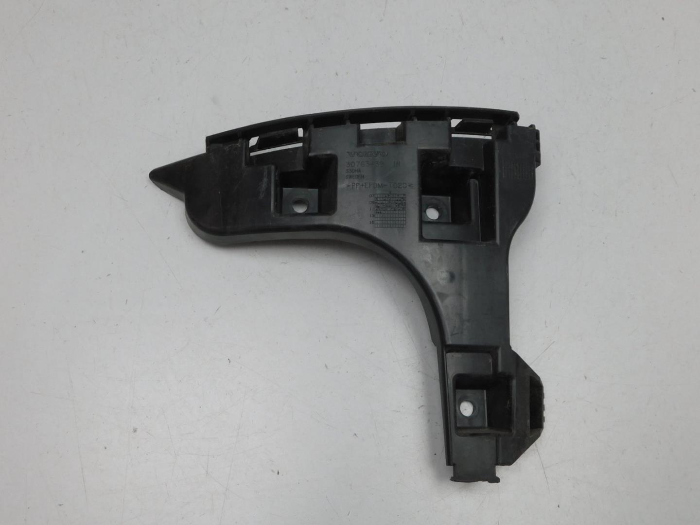 Кронштейн заднего бампера