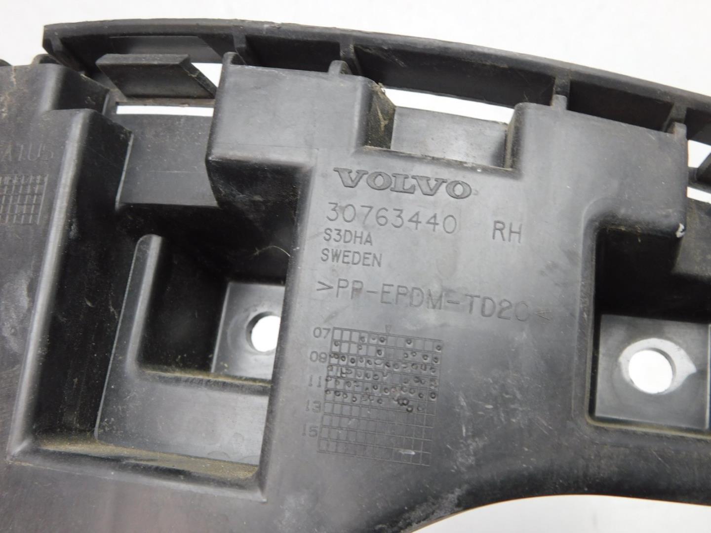 Кронштейн заднего бампера