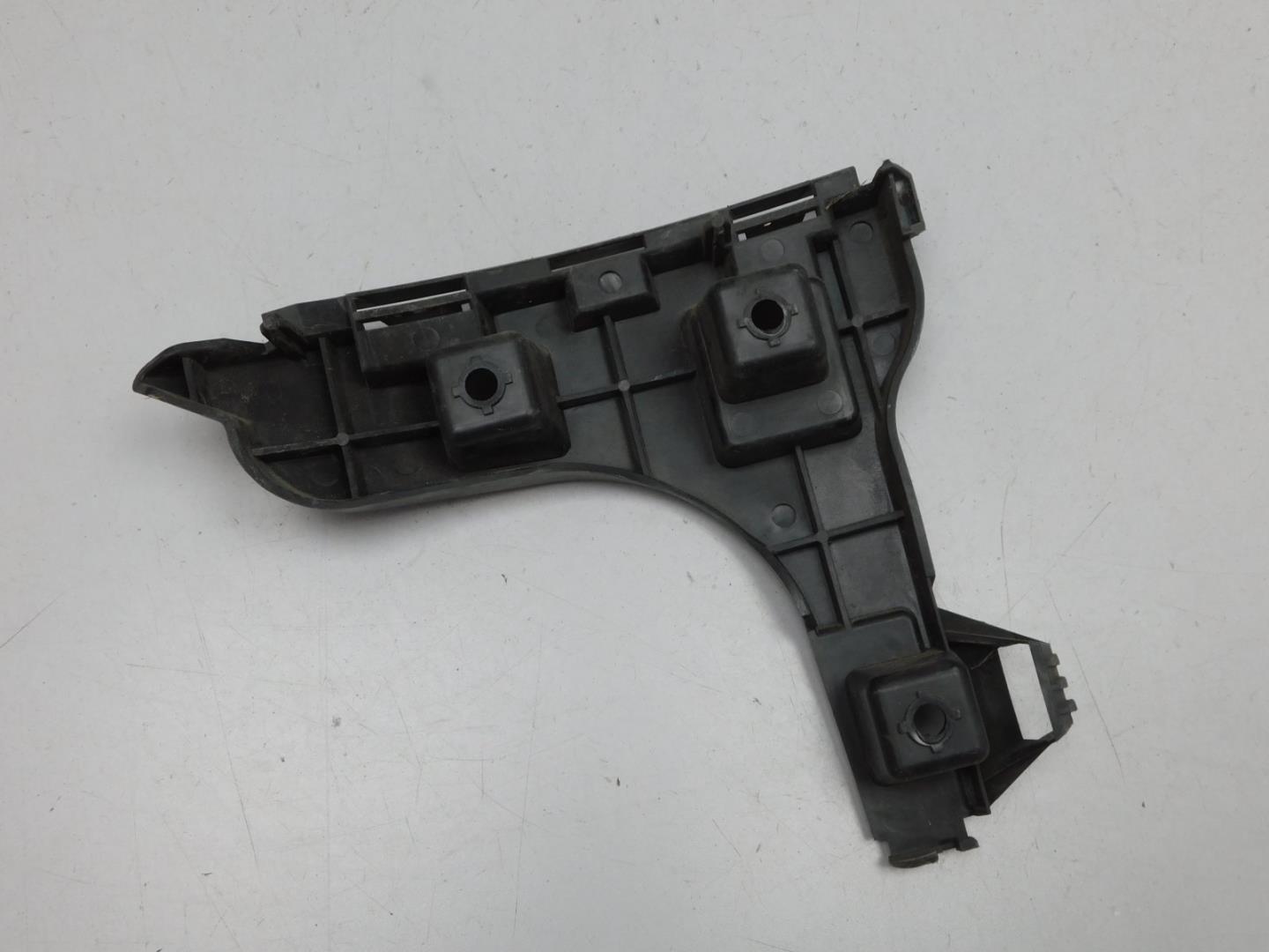 Кронштейн заднего бампера