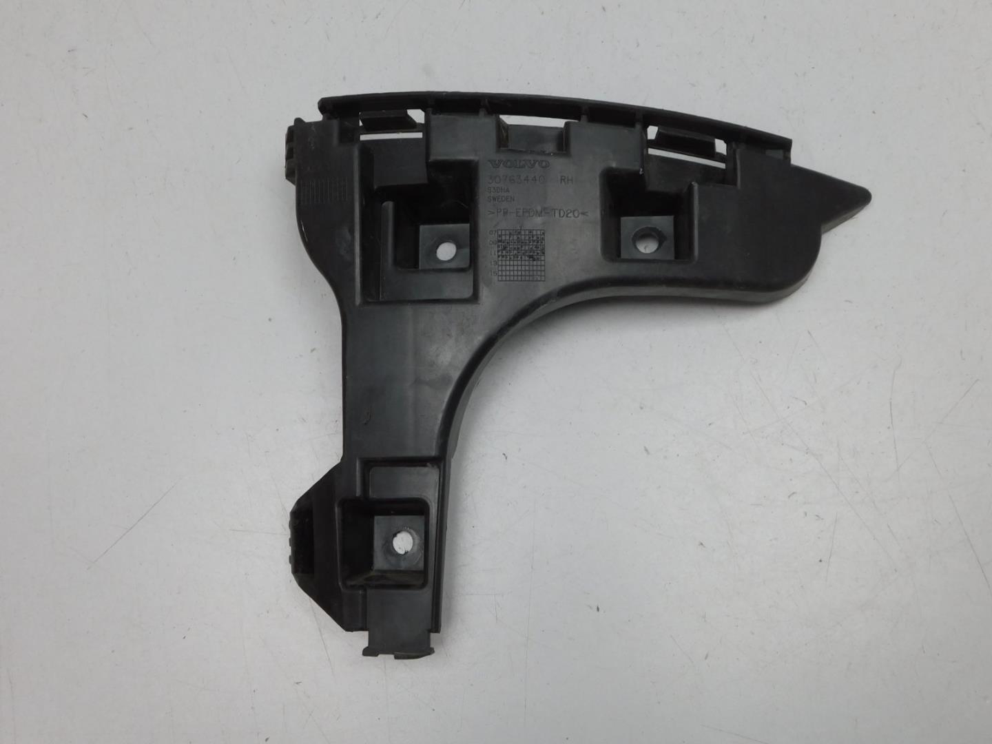 Кронштейн заднего бампера