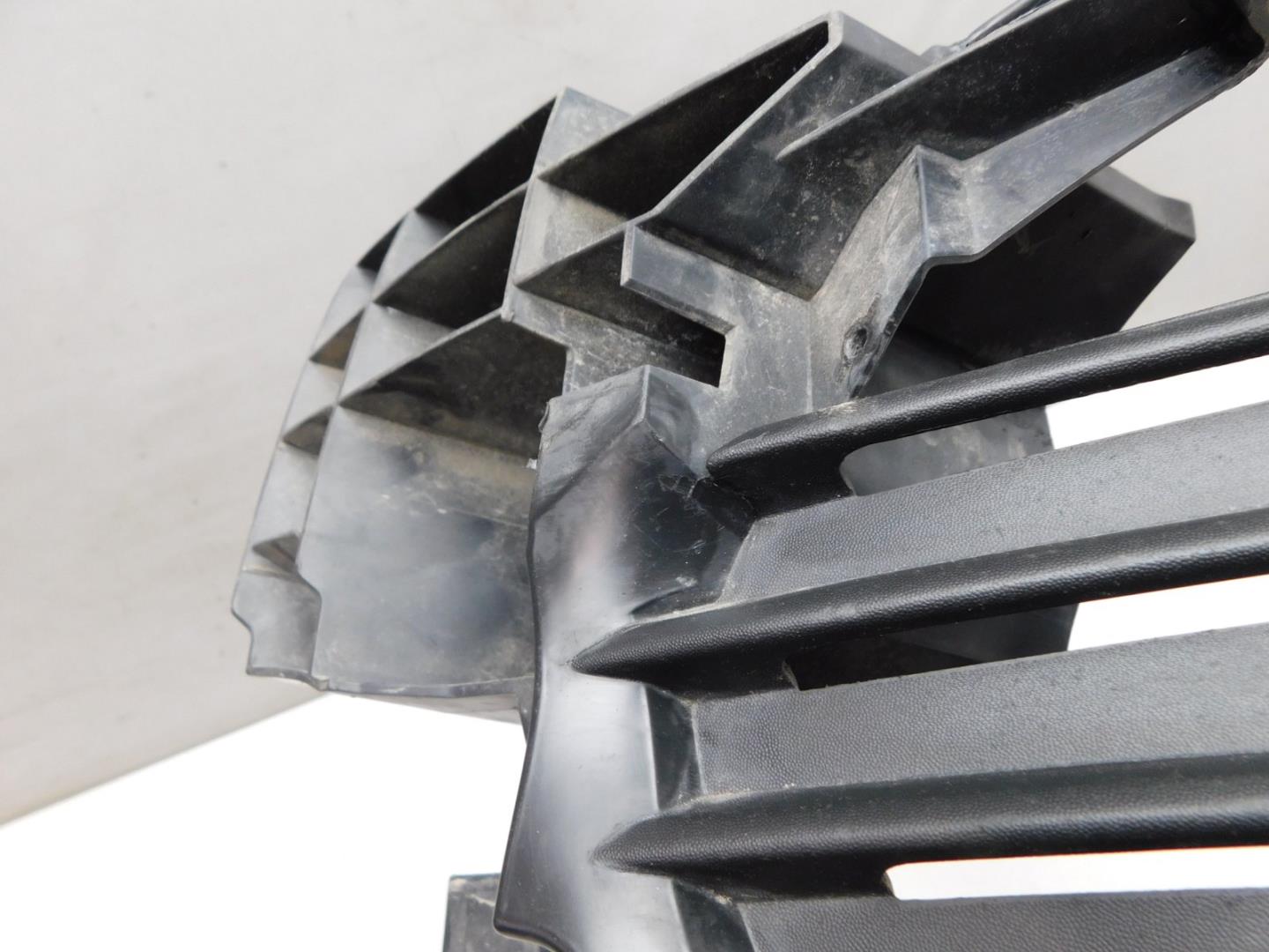 Решетка в бампер левая