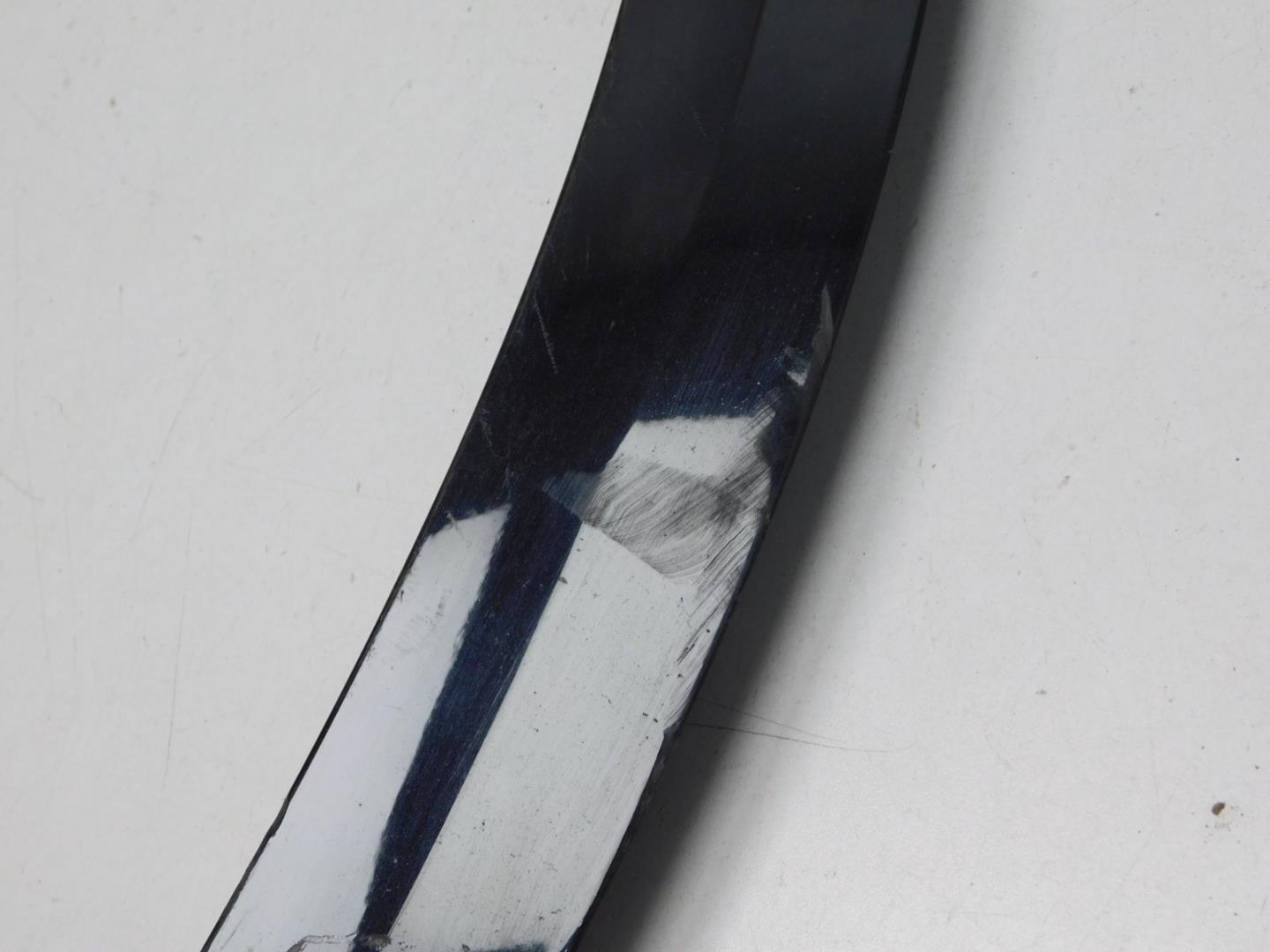 Накладка переднего крыла правого