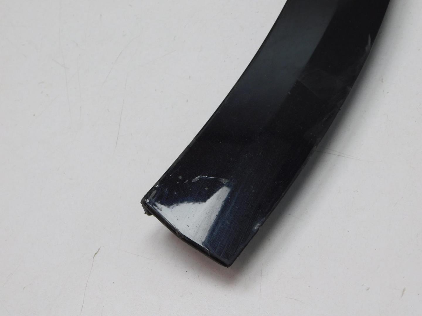 Накладка переднего крыла правого