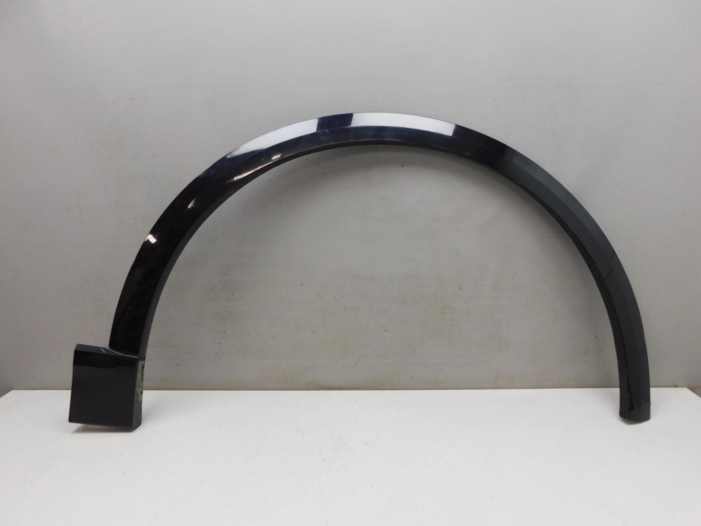 Накладка переднего крыла правого