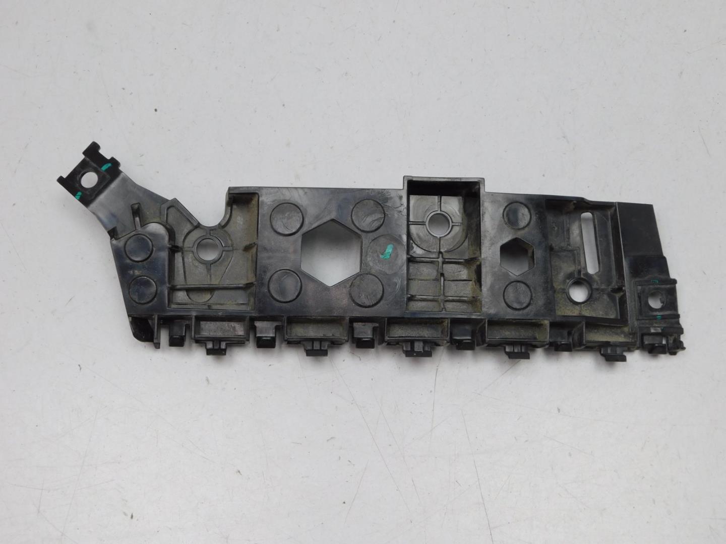 Кронштейн переднего бампера