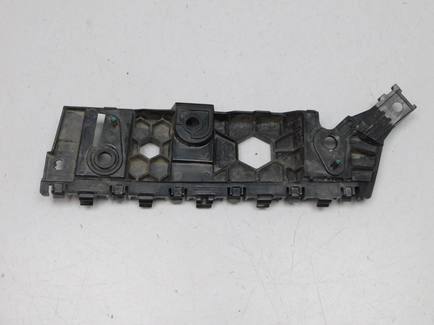 Кронштейн переднего бампера