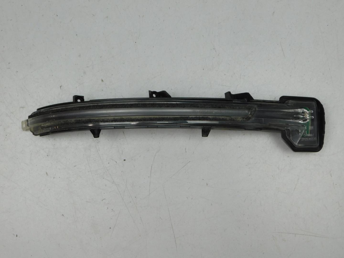 Повторитель поворота белый