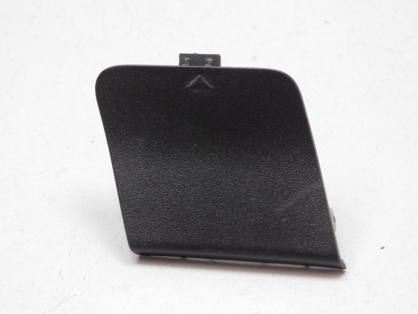 Заглушка буксировочного крюка