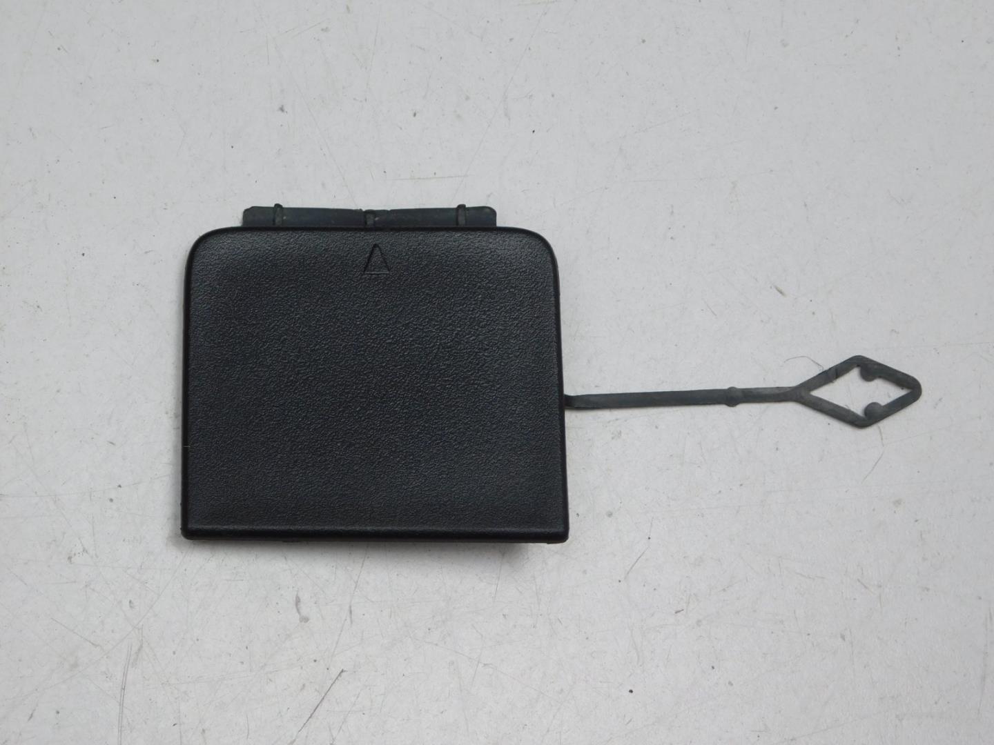 Заглушка буксировочного крюка