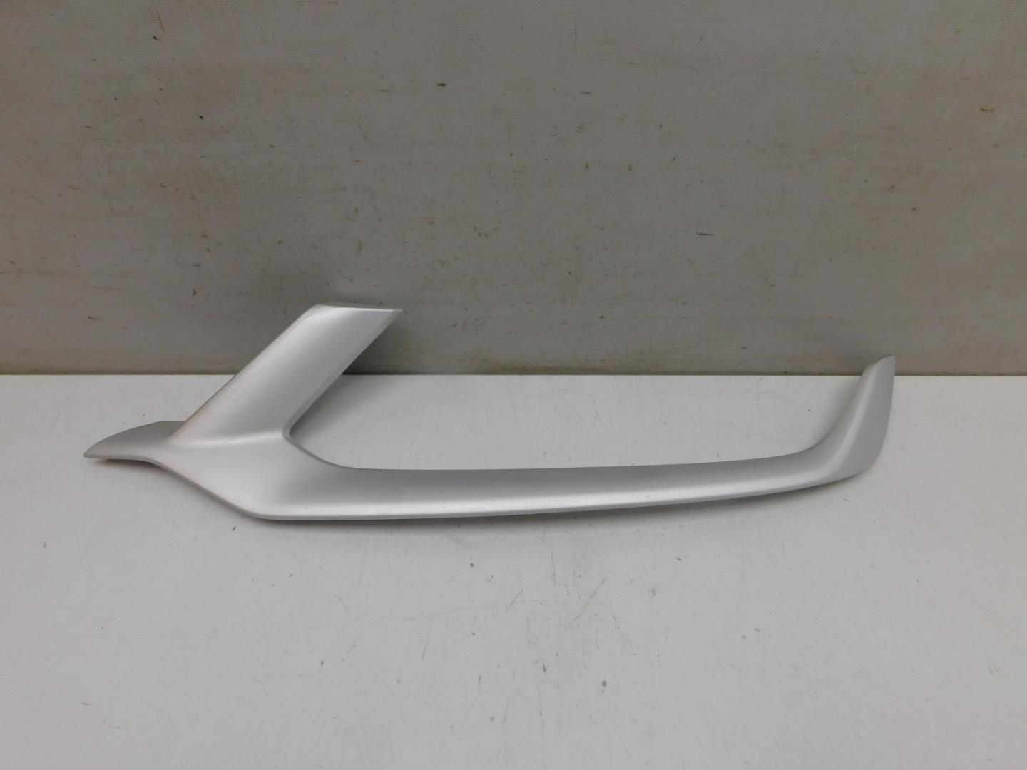 Молдинг переднего бампера