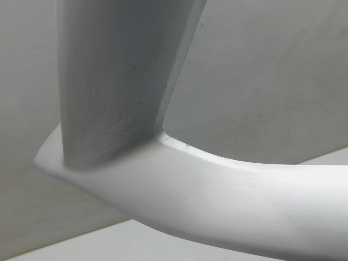 Молдинг переднего бампера