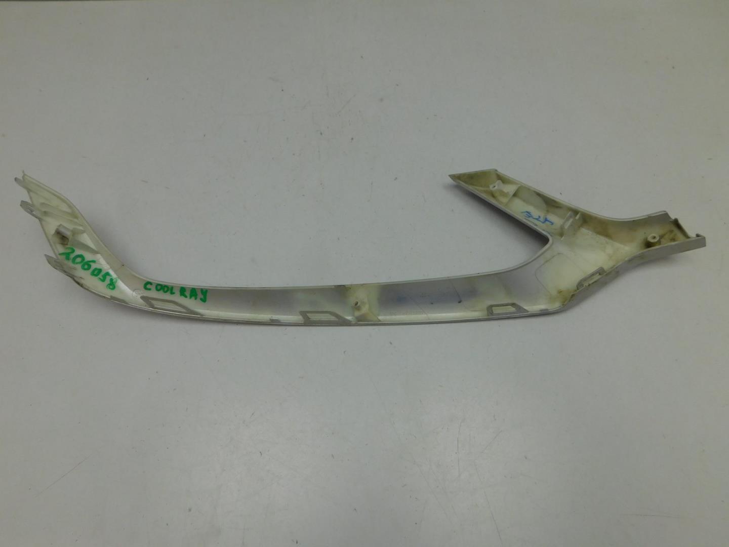 Молдинг переднего бампера