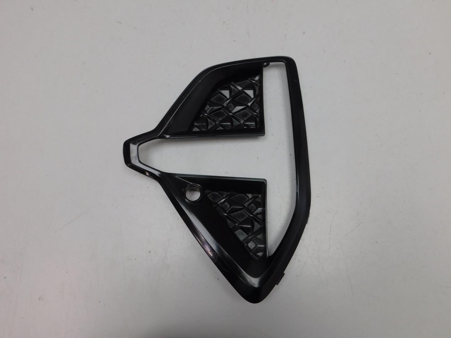 Решетка в бампер левая