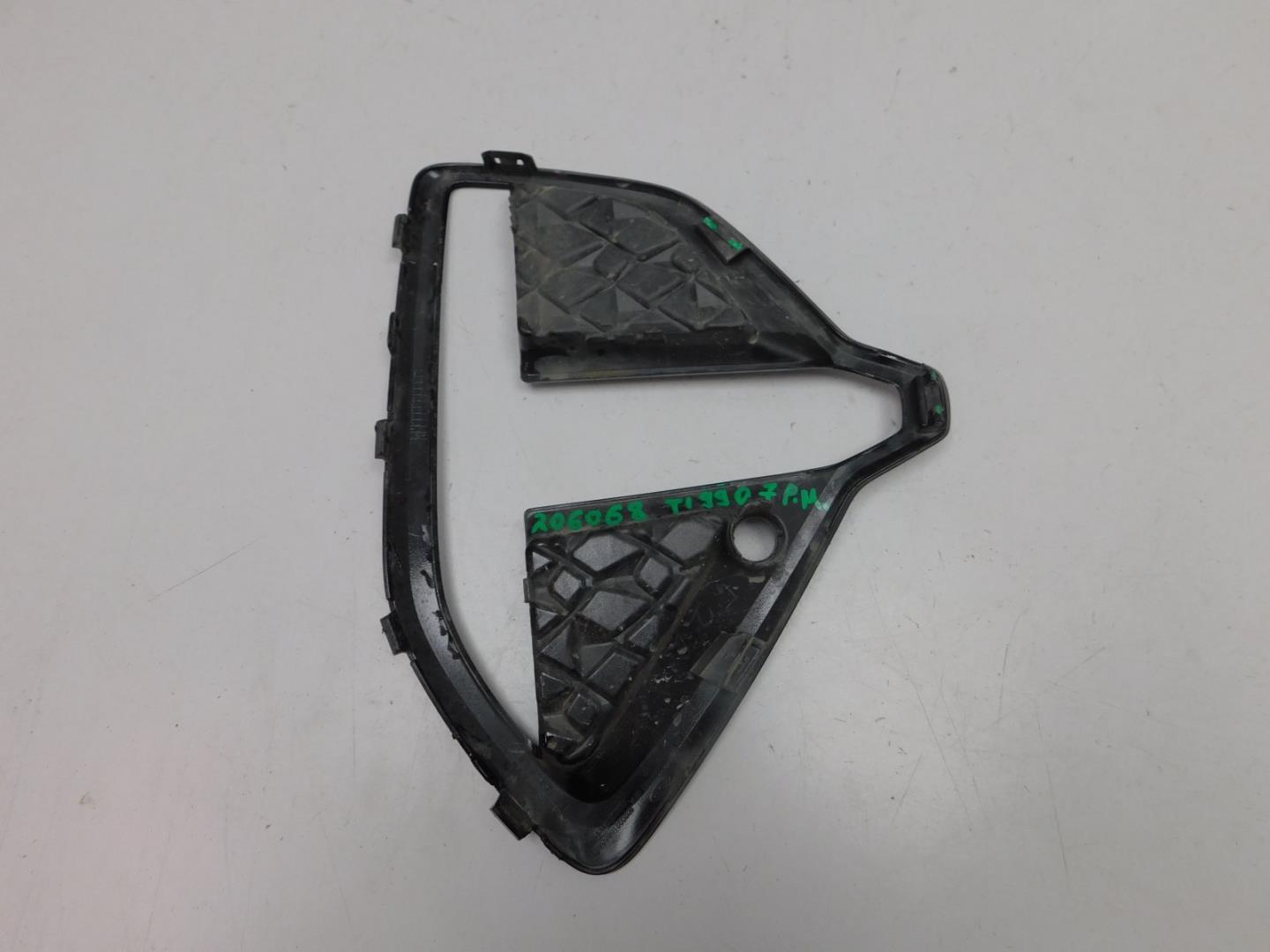 Решетка в бампер левая