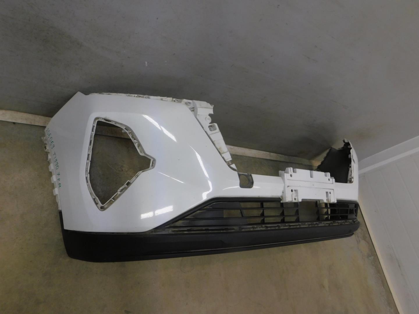 Бампер передний