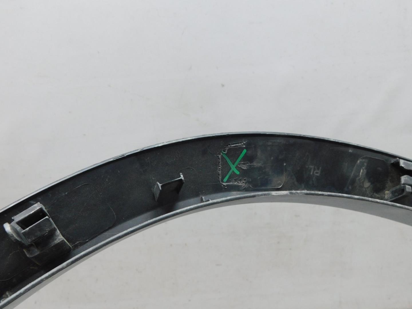 Накладка заднего крыла левого