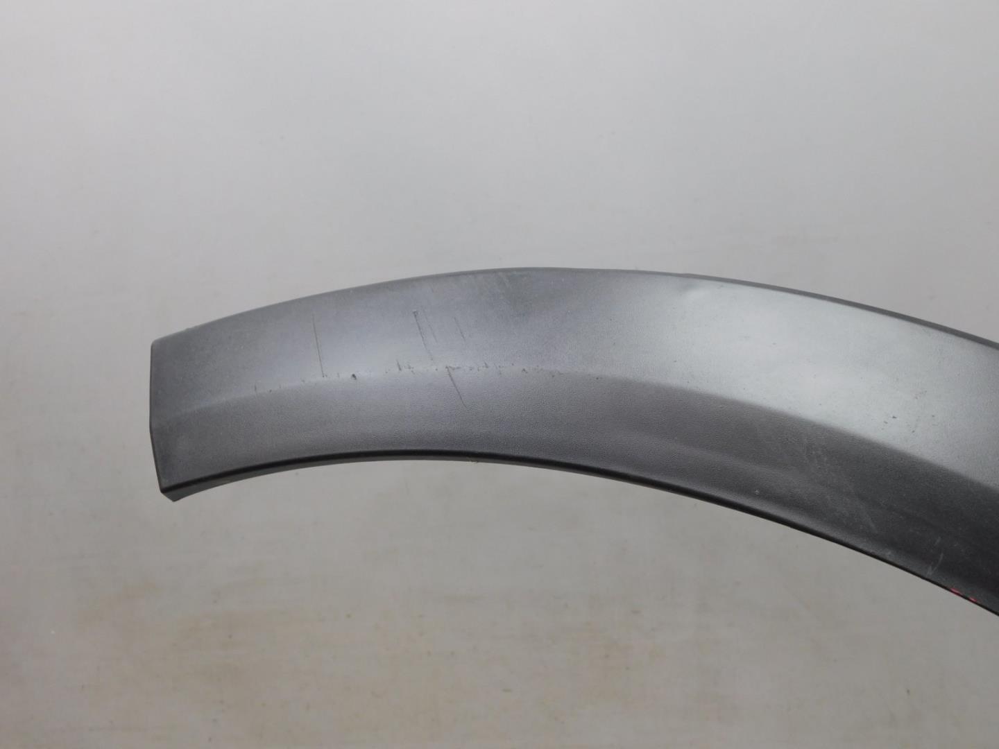 Накладка переднего крыла левого