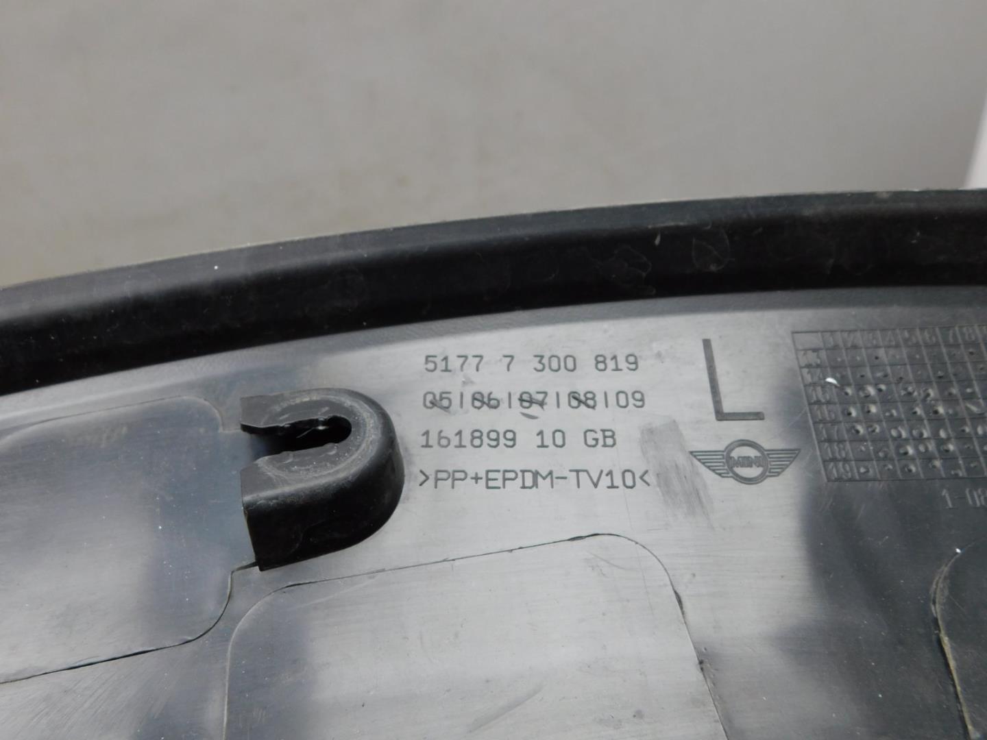 Накладка переднего крыла левого