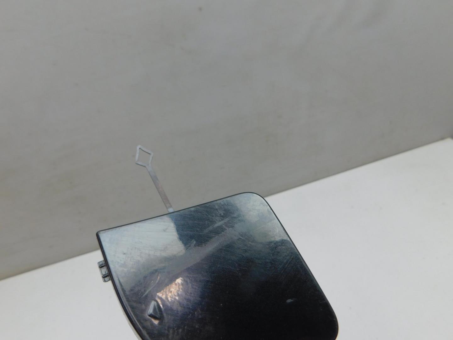 Заглушка буксировочного крюка