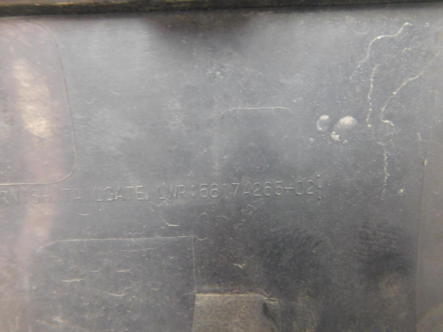 Накладка двери багажника