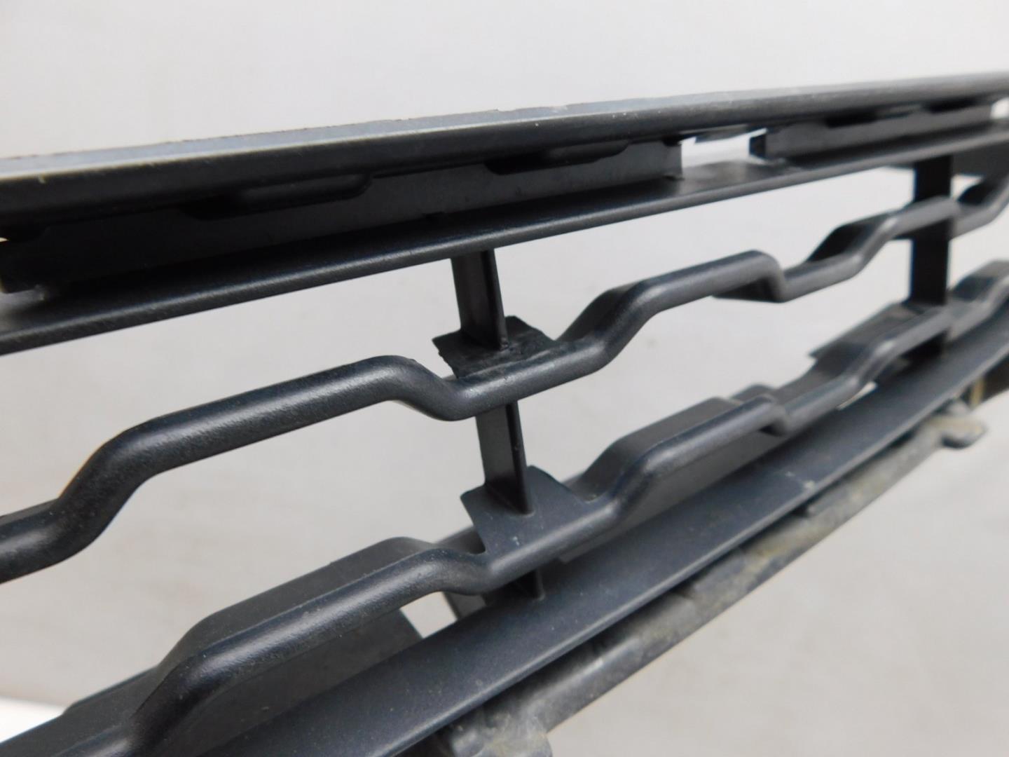 Решетка в бампер центральная