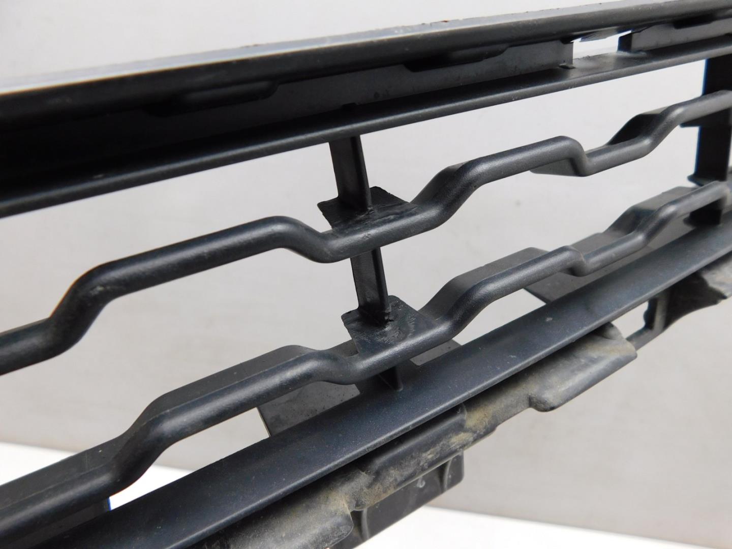 Решетка в бампер центральная